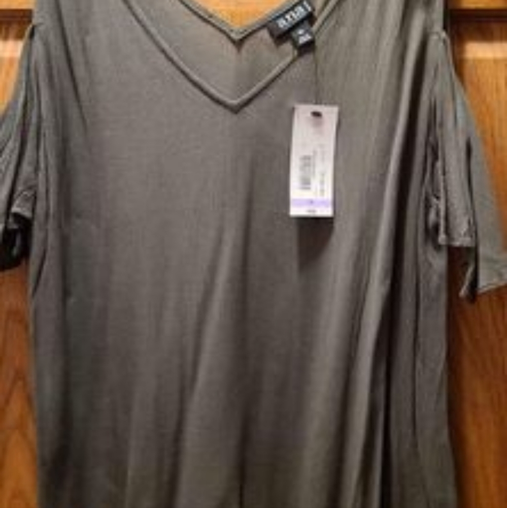 ana cold shoulder top, petite large.